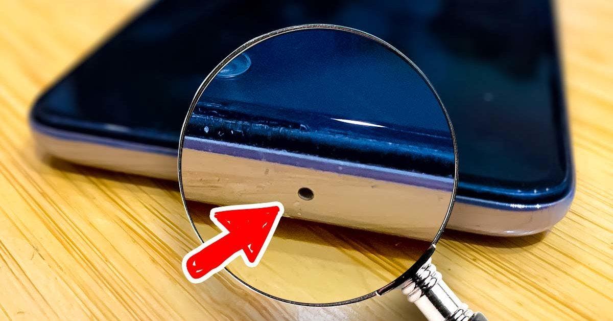 À quoi sert vraiment le petit trou sur le bord du téléphone
