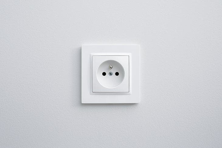 Electrical socket with metal pin