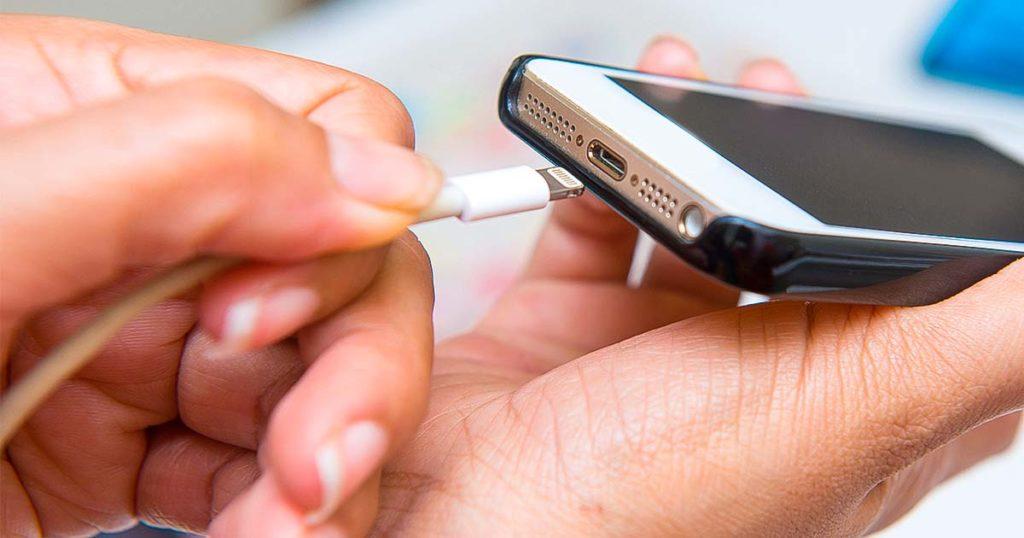 Smartphone : comment réparer un câble chargeur qui ne fonctionne plus