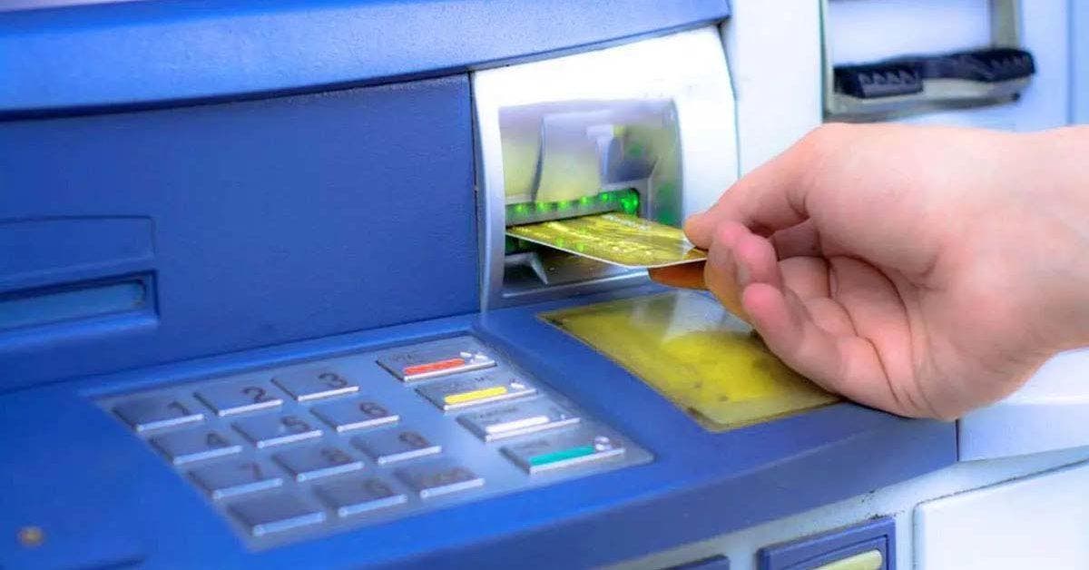 Que se passerait-il si vous laissez votre carte bancaire dans un distributeur automatique pendant 30 secondes