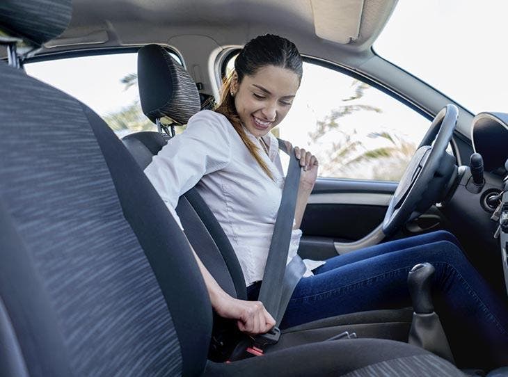Que vous soyez conducteur ou passager, la première chose à faire quand vous montez dans une voiture est de mettre votre ceinture de sécurité