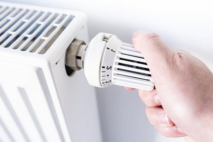 Régler le bouton de thermostat