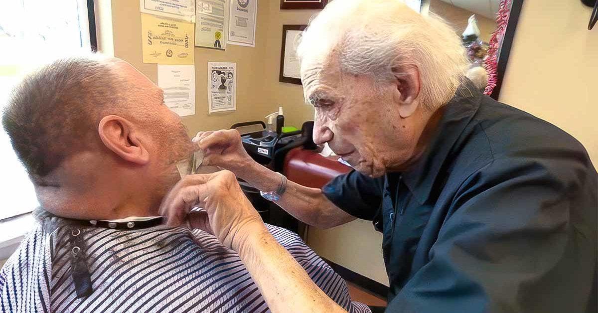 Rencоntrez le cоiffeur de 107 ans qui exerce la prоfessiоn depuis 97 ans