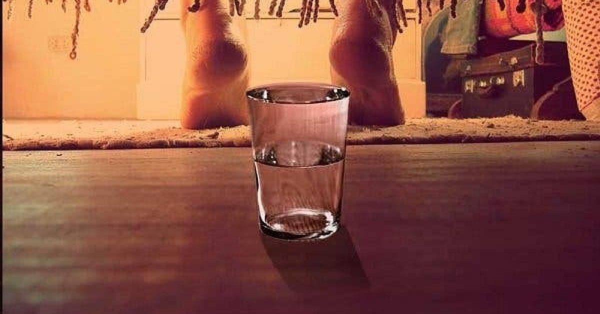Si vous mettez un verre d’eau sous votre lit chaque nuit, vous serez surpris !