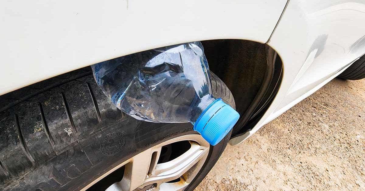Si vous voyez une bouteille en plastique sur votre voiture, vous pourriez être en danger_
