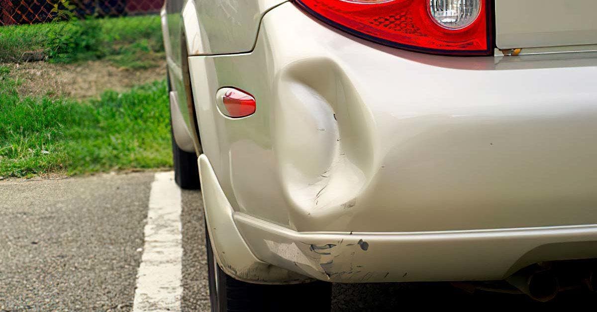 Comment réparer soi-même une bosse sur sa voiture ?