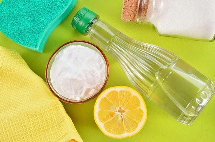 Zitronen- und Backpulver-Desinfektionsspray