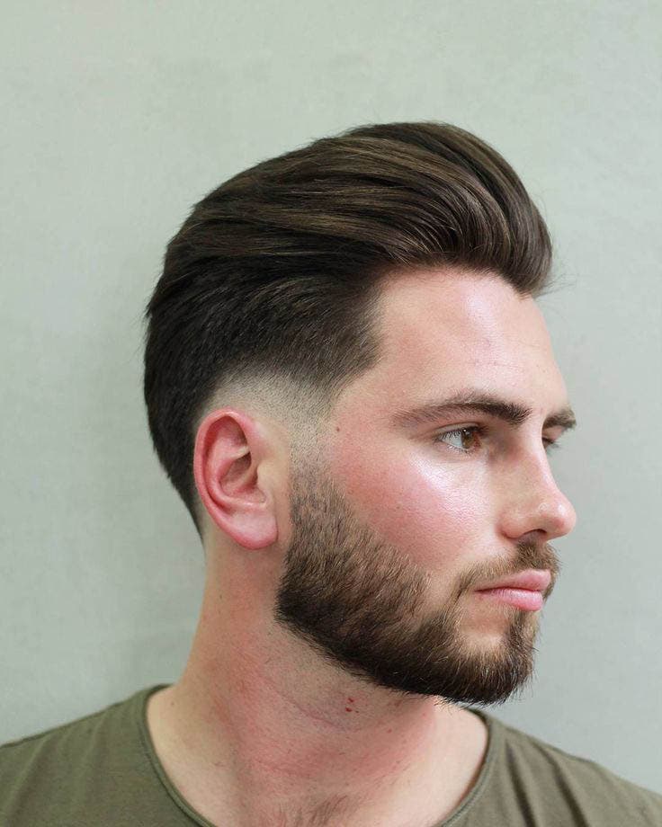 Taper Pompadour moderne Taper Pompadour moderne