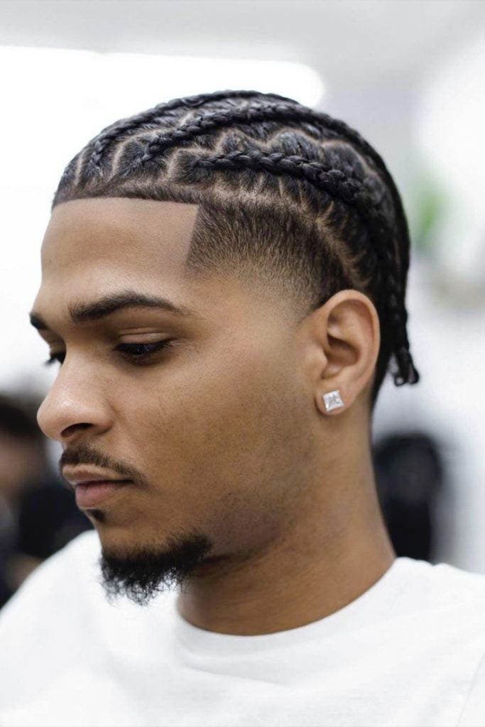 Taper afro avec tresses élégantes Taper afro avec tresses élégantes
