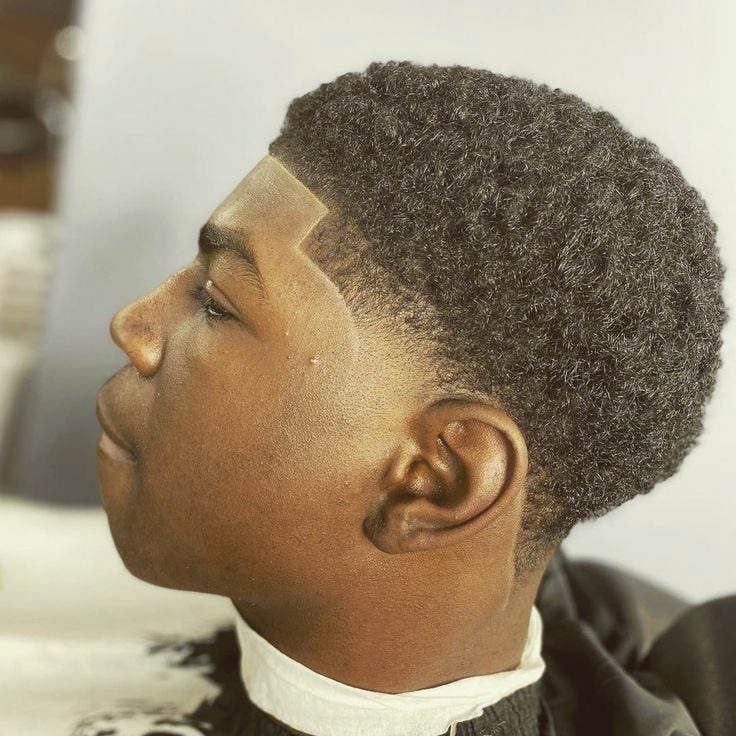 Taper afro sur cheveux uniformes Taper afro sur cheveux uniformes