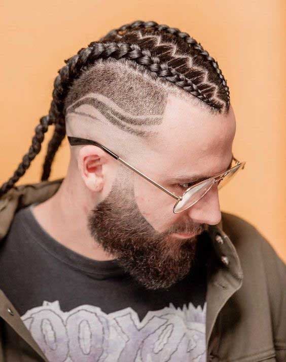 Taper avec barbe et tresse Taper avec barbe et tresse