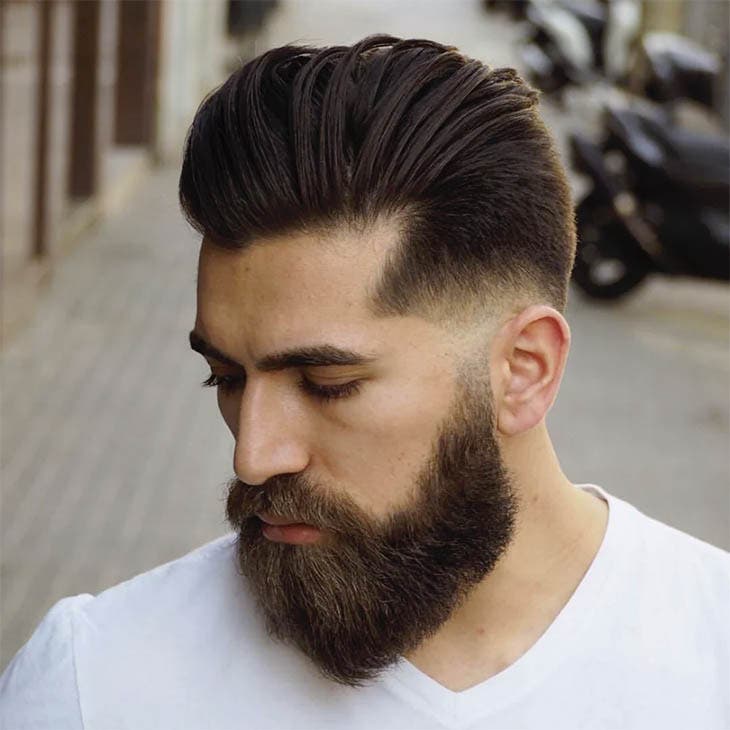 Taper bas avec barbe bien fournie et taper bas Taper bas avec barbe bien fournie et taper bas