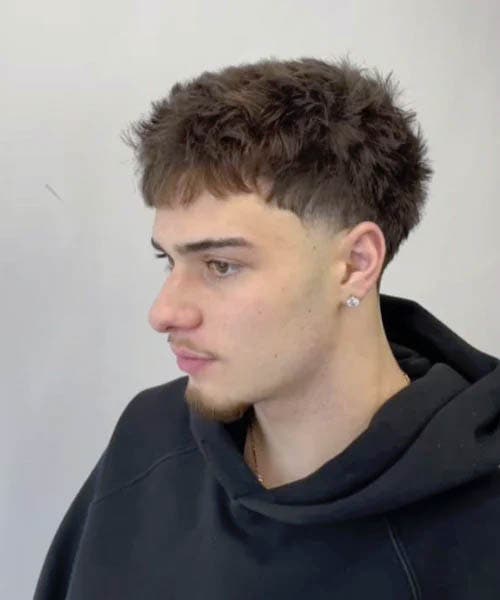 Taper bas avec frange désordonnée avec taper bas Taper bas avec frange désordonnée avec taper bas