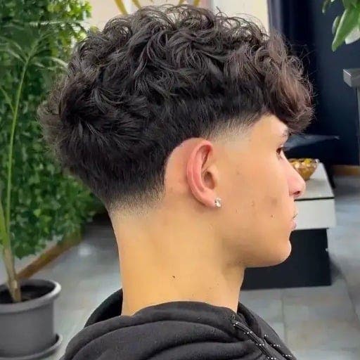 Taper bas pour cheveux ondulés Taper bas pour cheveux ondulés