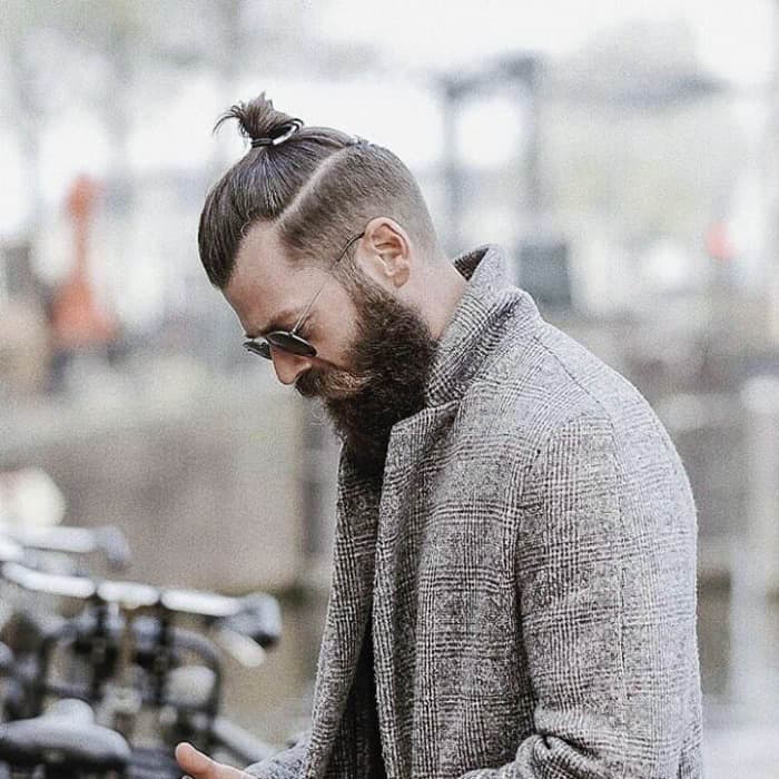 Taper cheveux longs avec chignon bas