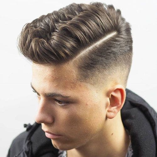 Taper fade haut et raie sur le côté