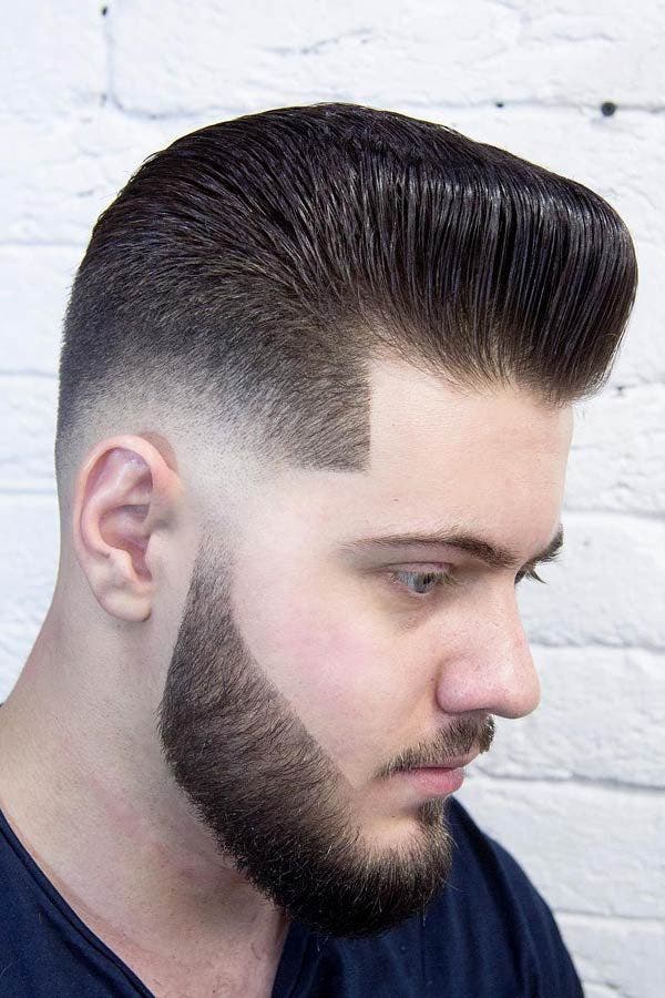 Taper fade sur une coupe Pompadour Taper fade sur une coupe Pompadour