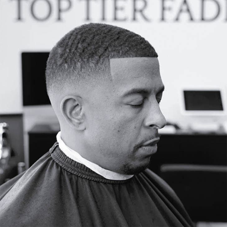 Taper moyen sur cheveux afro courts Taper moyen sur cheveux afro courts