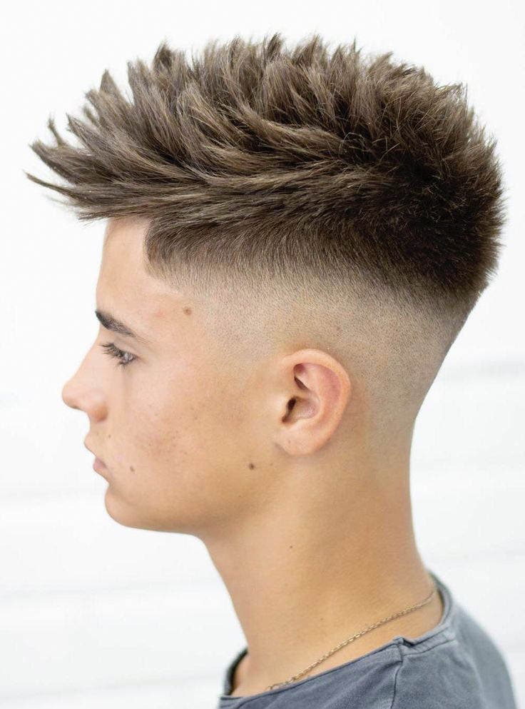 Taper sur cheveux hérissés Taper sur cheveux hérissés