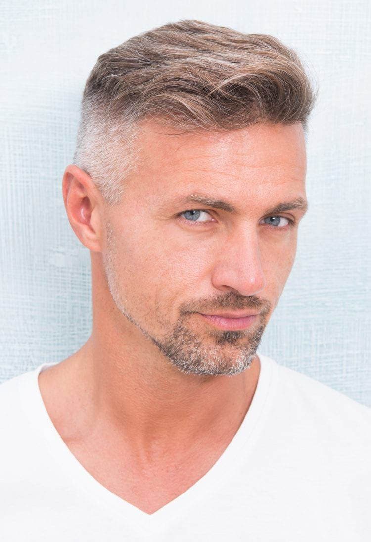 Taper sur cheveux poivre et sel Taper sur cheveux poivre et sel