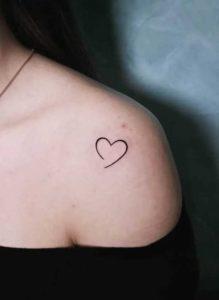 Tatouages En Forme De Coeur 50 Dessins Tendances En 2023