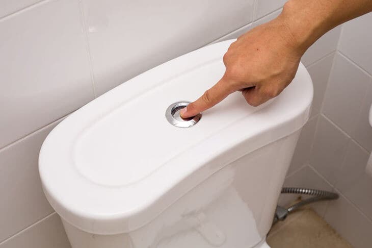 Tirer la chasse des toilettes Tirer la chasse des toilettes