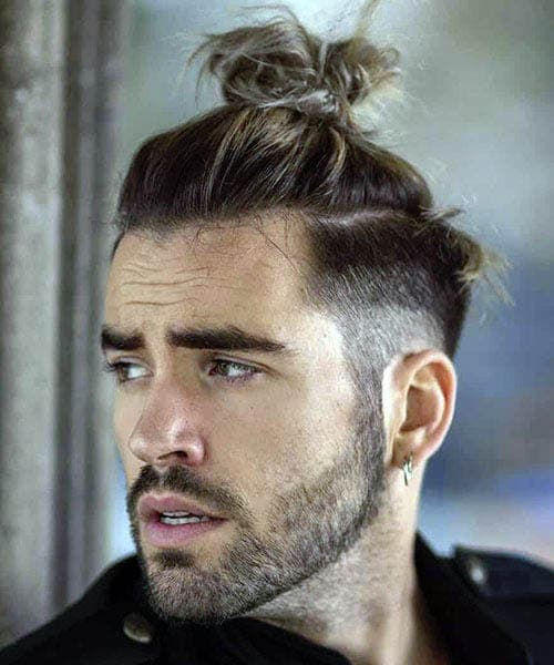 Top knot avec dégradé bas Top knot avec dégradé bas
