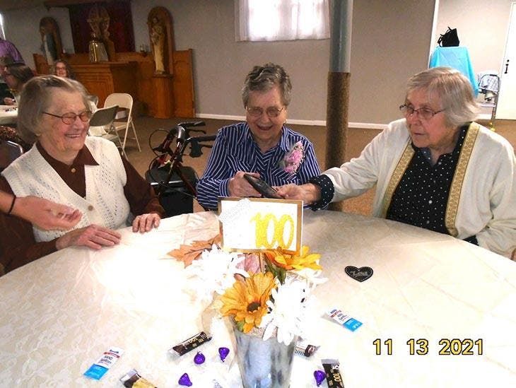 Tres hermanas centenarias celebran el cumpleaños de la menor