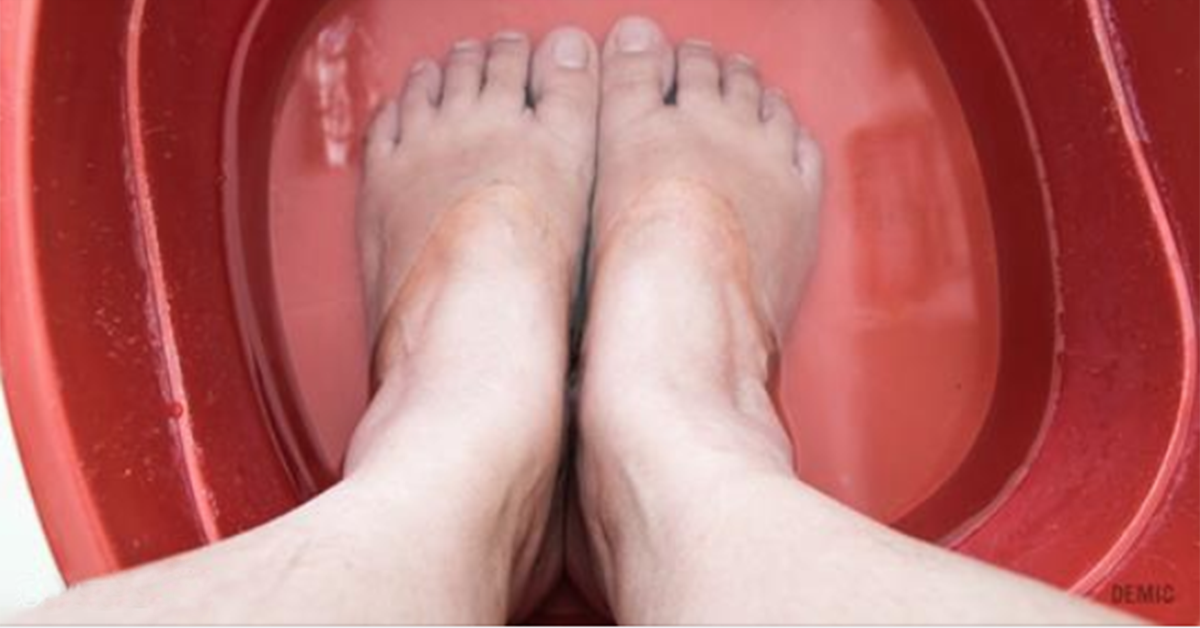 Un bain de pieds puissant pour éliminer les toxines de votre corps