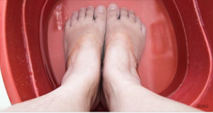 Un bain de pieds puissant pour éliminer les toxines de votre corps