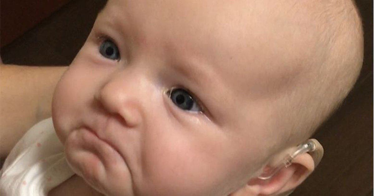 Un bébé sourd entend la voix de sa mère pour la première fois