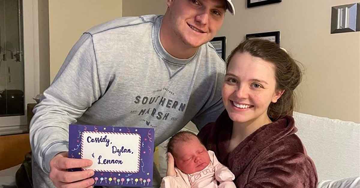 Un bébé surprend sa famille en naissant par coïncidence le jour de l'anniversaire de ses parents