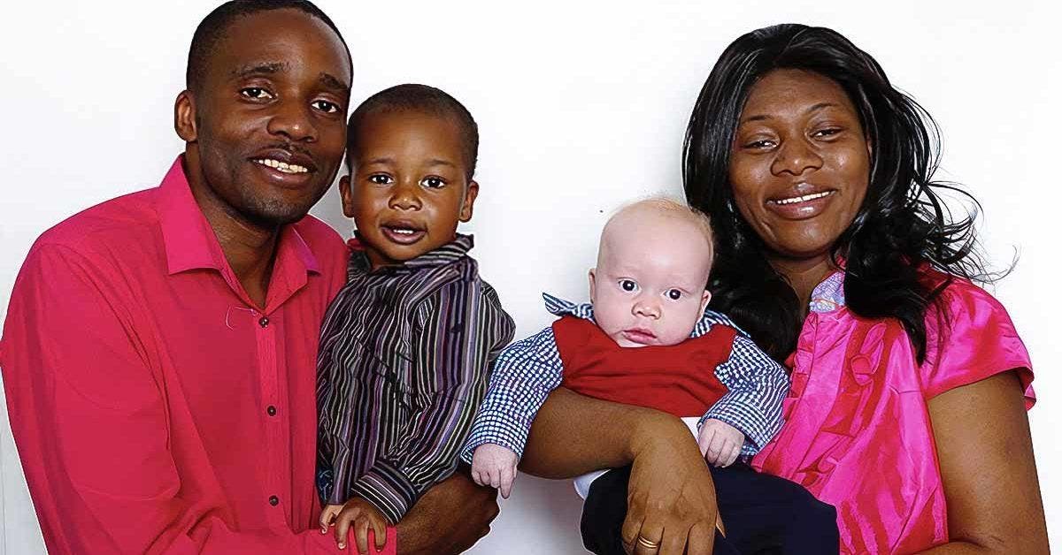 Un cas rare de génétique un couple afro-américain donne naissance à un bébé à la peau blanche