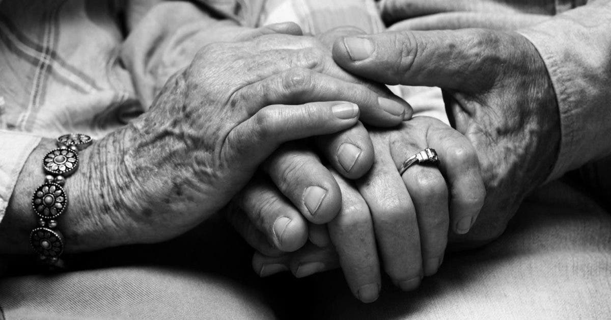 Un couple de personnes âgées se suicide pour ne pas vivre l’un sans l’autre