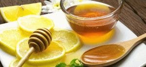 Un élixir au citron et miel qui dégonfle le ventre et soulage votre digestion