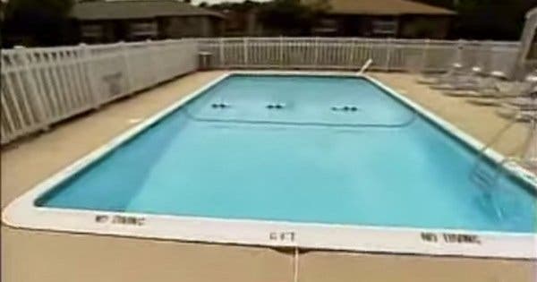 Un enfant de 4 ans meurt une semaine après avoir nagé dans la piscine