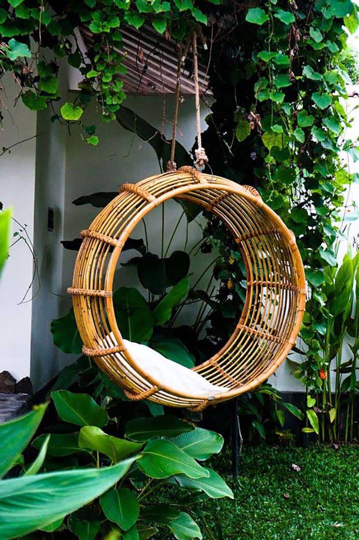 Una silla colgante que añadirá encanto a tu jardín