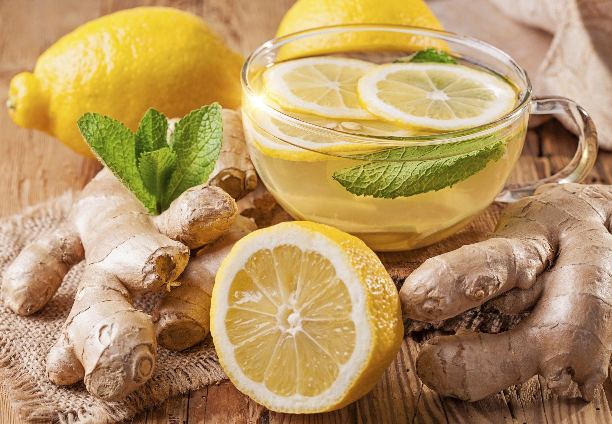 Un médecin affirme que le gingembre et le citron sont la recette parfaite pour perdre du poids