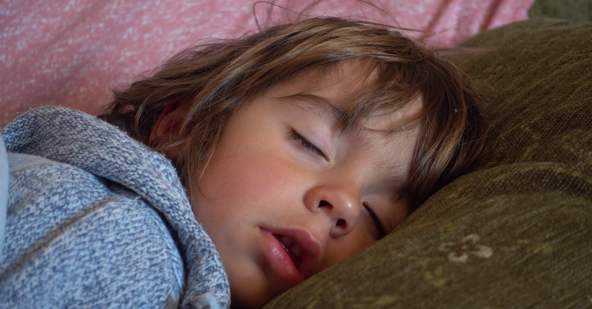 Un medecin met en garde les parents des enfants qui respirent par la bouche en dormant 1