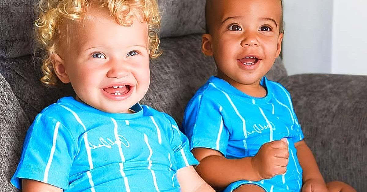 Un mère donne naissance à des jumeaux de couleurs différentes