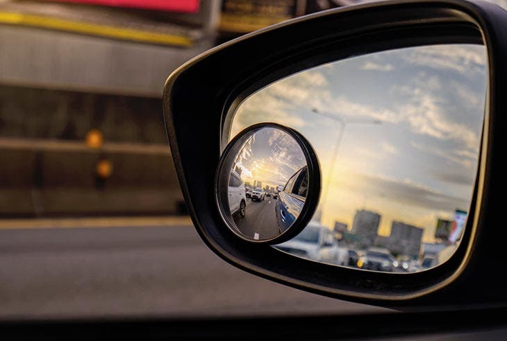 Un miroir convexe de la voiture
