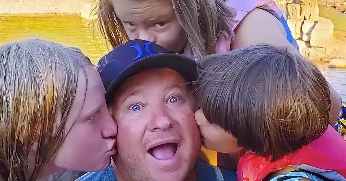 Un père célibataire adopte 3 frères après leur passage dans 16 familles d’accueil