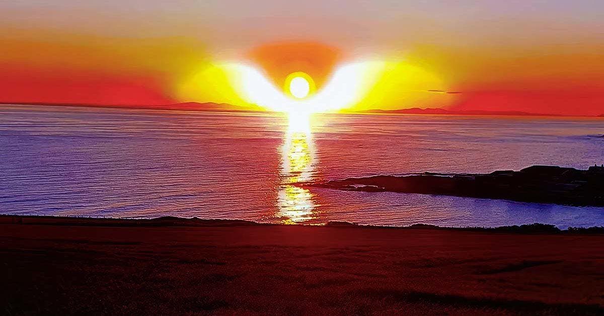 Un photographe a capturé une photo d’un coucher de soleil prenant la forme d’un ange en Ecosse