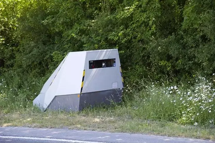 Perché alcuni automobilisti spruzzano la lacca sulla targa? 2 Un radar per misurare la velocità