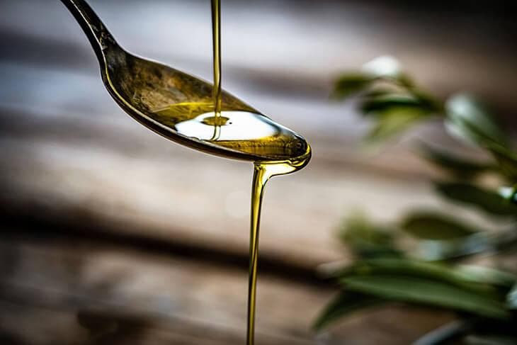 Lžíce olivového oleje