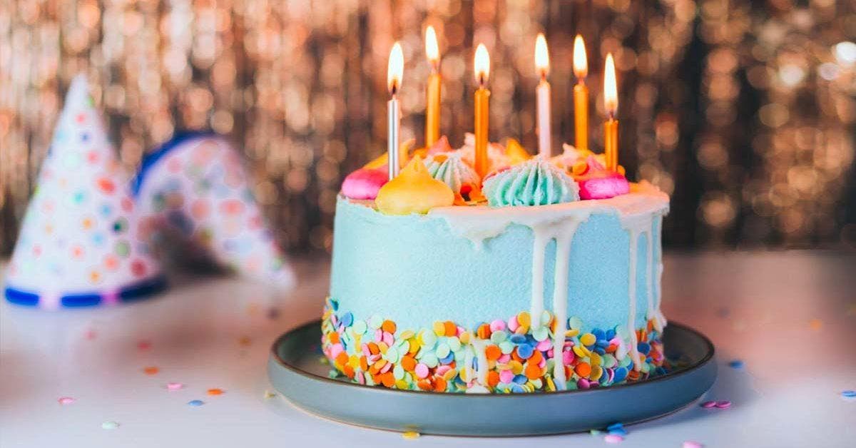 Une enseignante organise un anniversaire surprise à un élève qui ne l’a jamais fêté avec ses parents_