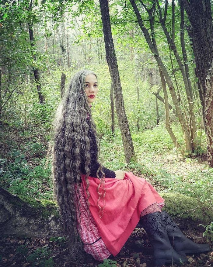 Une fée aux longs cheveux