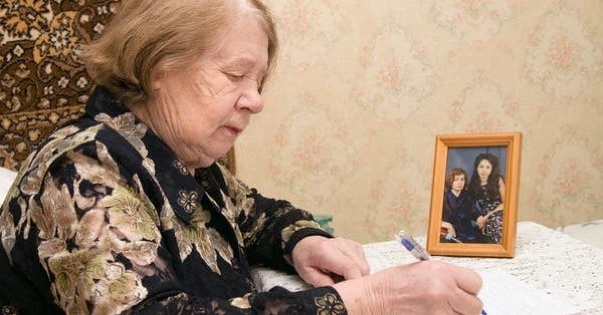 Une femme âgée adresse une émouvante lettre à sa fille