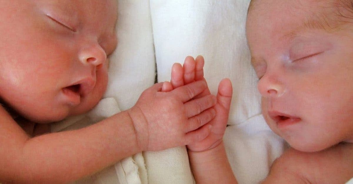 Une femme avec deux utérus donne naissance à un petit garçon