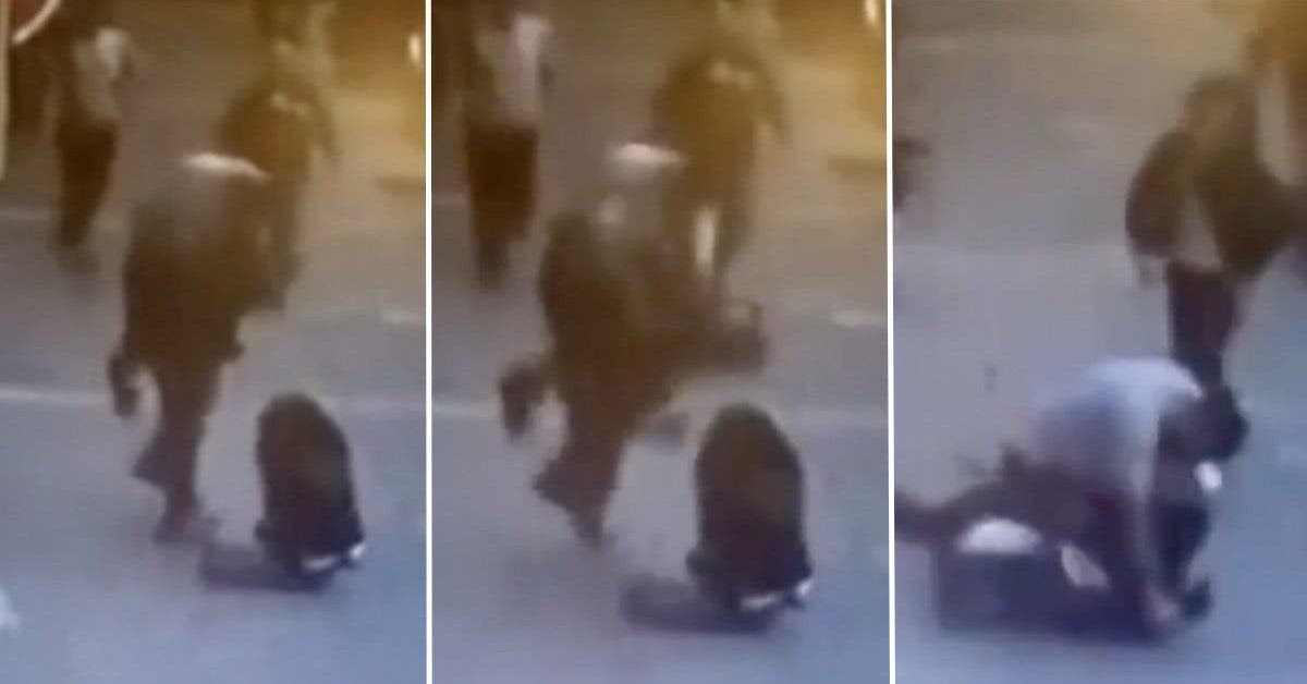 Une femme battu en public se fait venger par un étranger